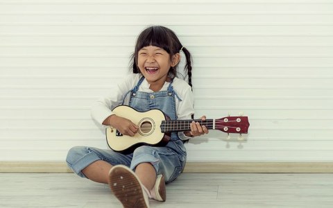 Gitara Ukulele Dla Dzieci Drewniana 4 Struny Nylonowe Ecotoys