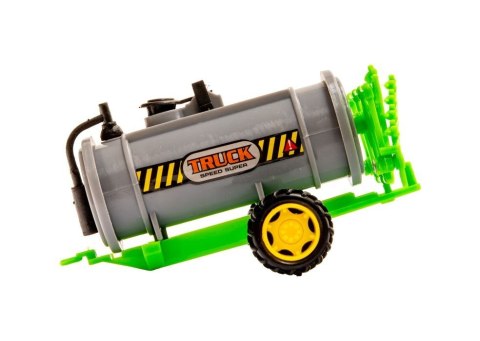 Traktor z cysterną do oprysków